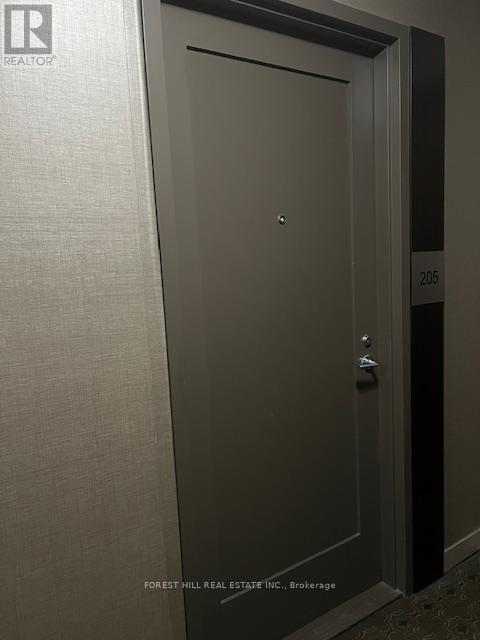 Photo - 320 Tweedsmuir Ave