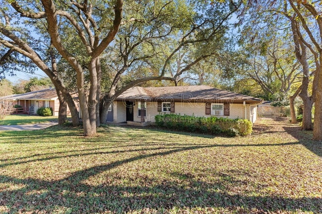 Photo - 8806 Fox Hollow Dr