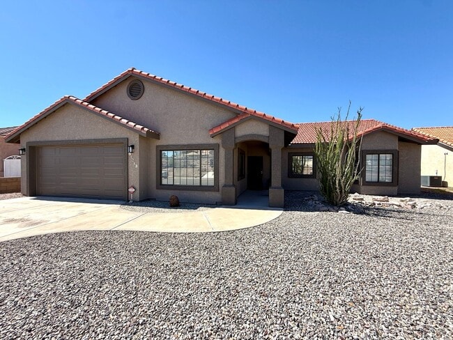 Building Photo - Custom 3 Bedroom, 2.5 Bath Home w/Bonus Ro...