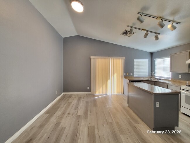 Photo - 5823 Stoneborough St