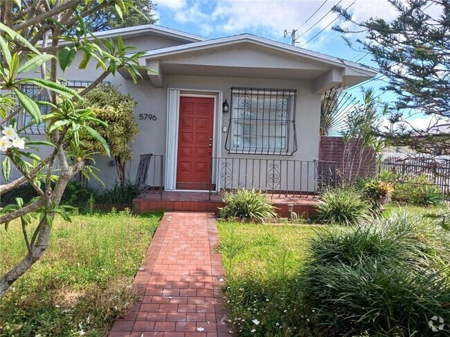 Building Photo - 5796 SW 5th St Rental