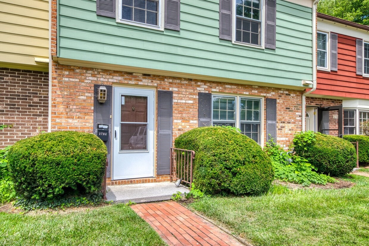 3 Bed/2 1/2 Bath Pool Pet Friendly Bus lin... - 3 Bed/2 1/2 Bath Pool Pet Friendly Bus lin...