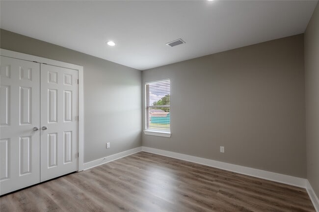 Photo - 250 Shady Oaks