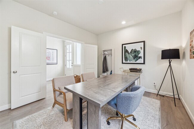 Photo - 3051 Hicks St