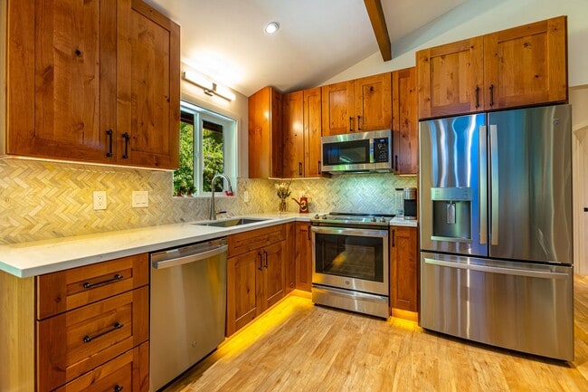 Photo - Brand New Tropical Private Maui Meadows Cottage Ocean View and Pool - Utilities Included