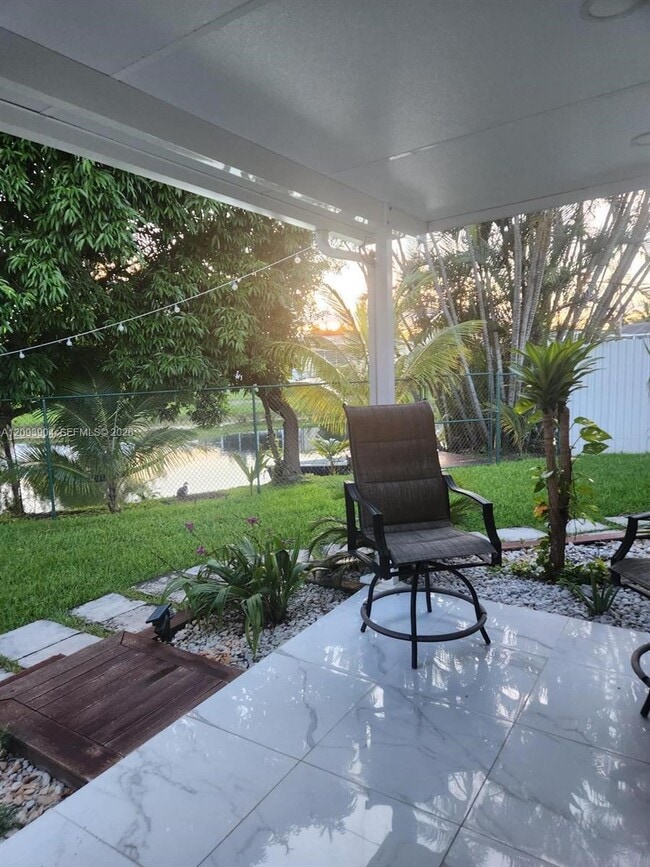 290 NW 92nd Ave Unit 1