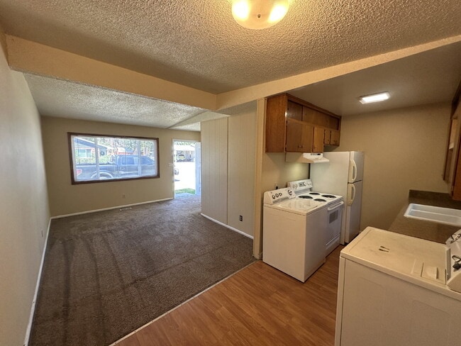 Photo - 3421 W Good St