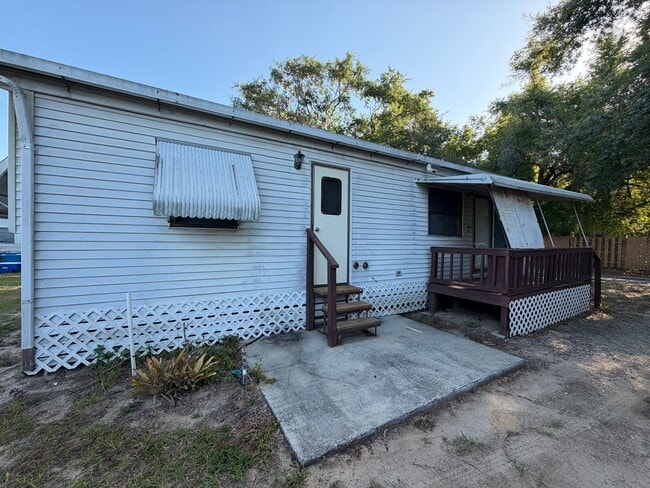 Building Photo - Thonotosassa 1 bed/ 1 bath