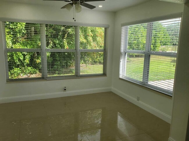 Photo - 516 NW 8th Ct