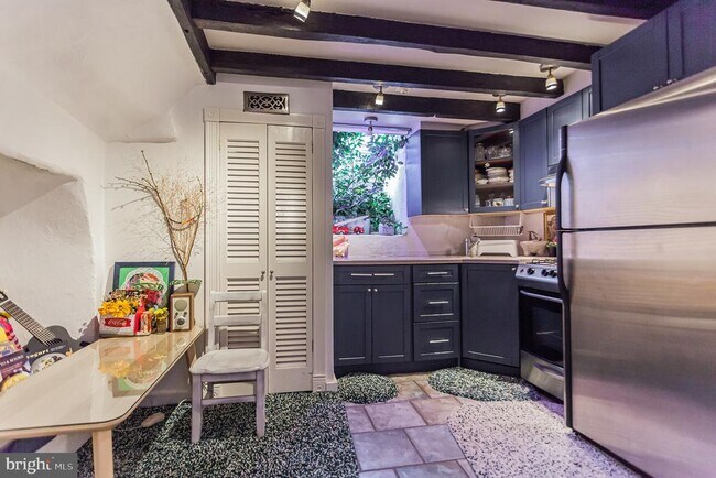 Photo - 136 Carpenter St