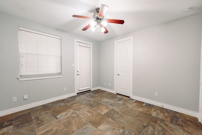 Photo - 1403 Dart St