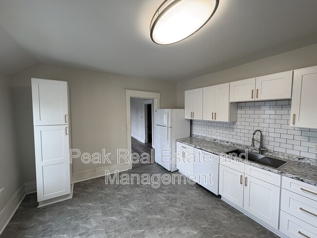 Photo - 744 Oakland Ave SW