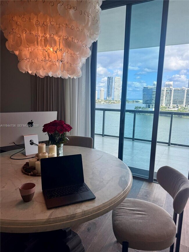 Building Photo - 3300 NE 188th St Unit 917