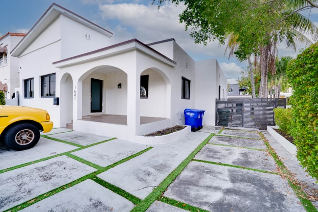 Photo - 1687 SW 11th St House