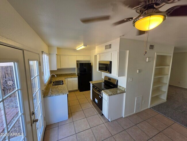 Photo - 731 E Vaughn Dr