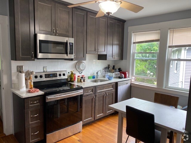 Building Photo - 152 Lake St Unit 2 Rental