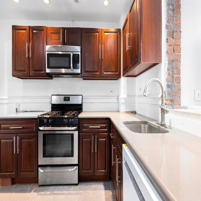 Photo - 539 Fernon St