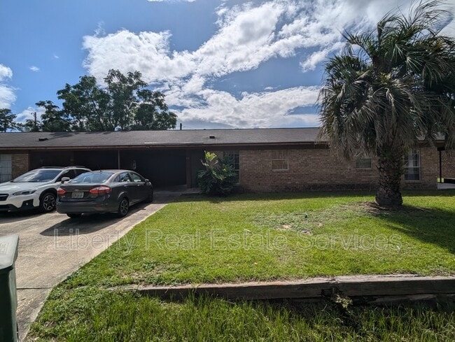 Building Photo - 979 Live Oak Dr Rental