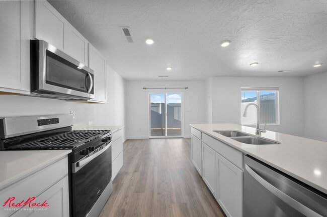 Photo - Beautiful 3 Bed Townhome with Amazing Amenities! 6 Month Lease