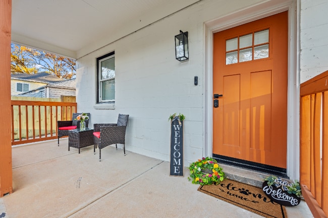 Photo - 1362 Graymont Dr SW