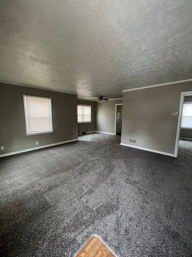 Photo - Beautiful 3 bed 1.5 bath w Garage $1495