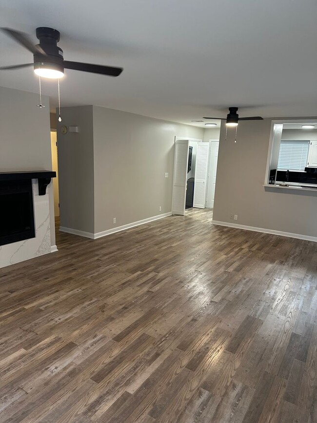 Building Photo - Completely Remodeled 2 Bedroom, 2 Bathroom... Unit 1101
