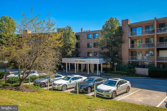Building Photo - 1637 Oakwood Dr Unit S209