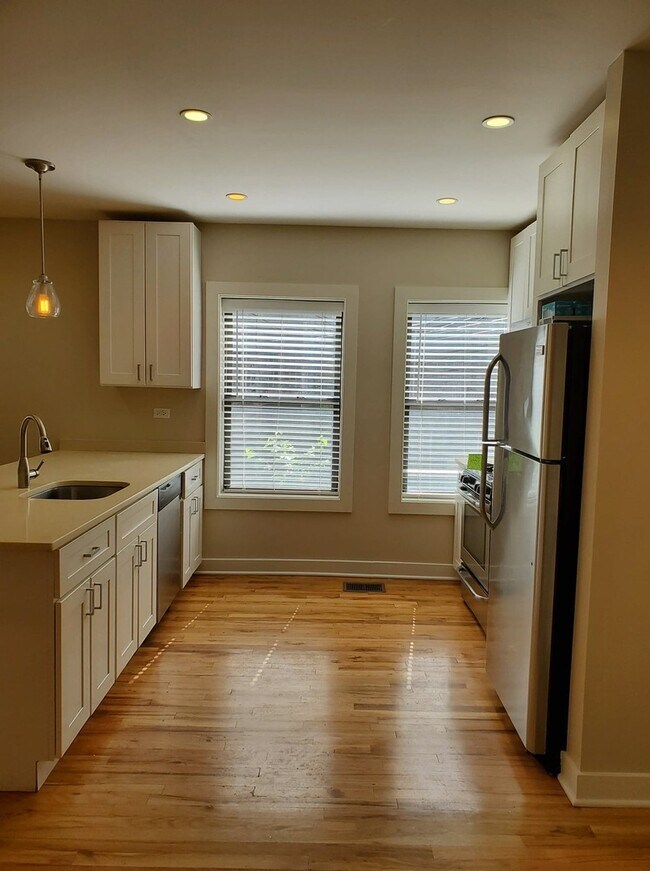 Photo - 3609.5 N Lakewood Ave Unit 1N