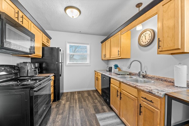 Photo - Fully Furnished 3 Bedroom Home