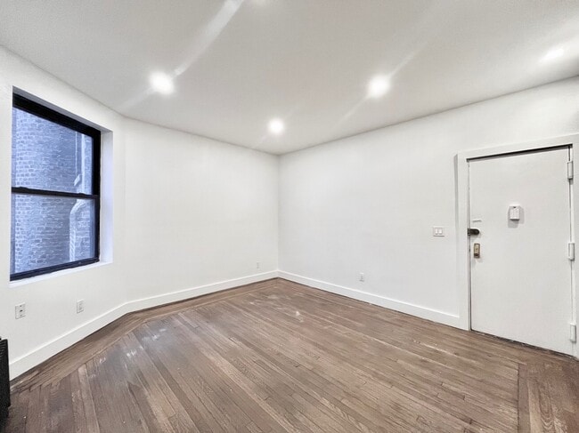 Photo - 45 Tiemann Pl Unit 3E