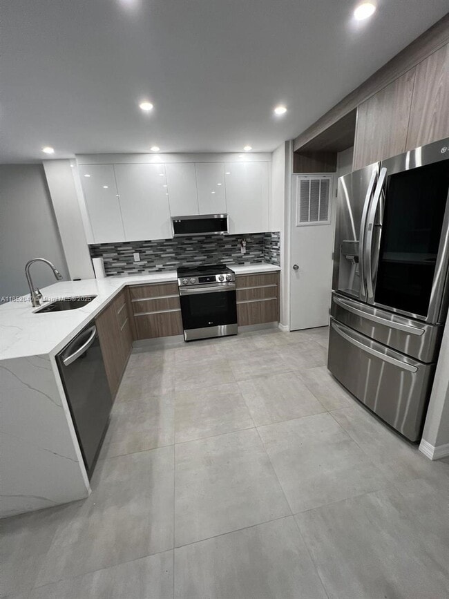 Building Photo - 2175 NE 56th St Unit 211 Rental