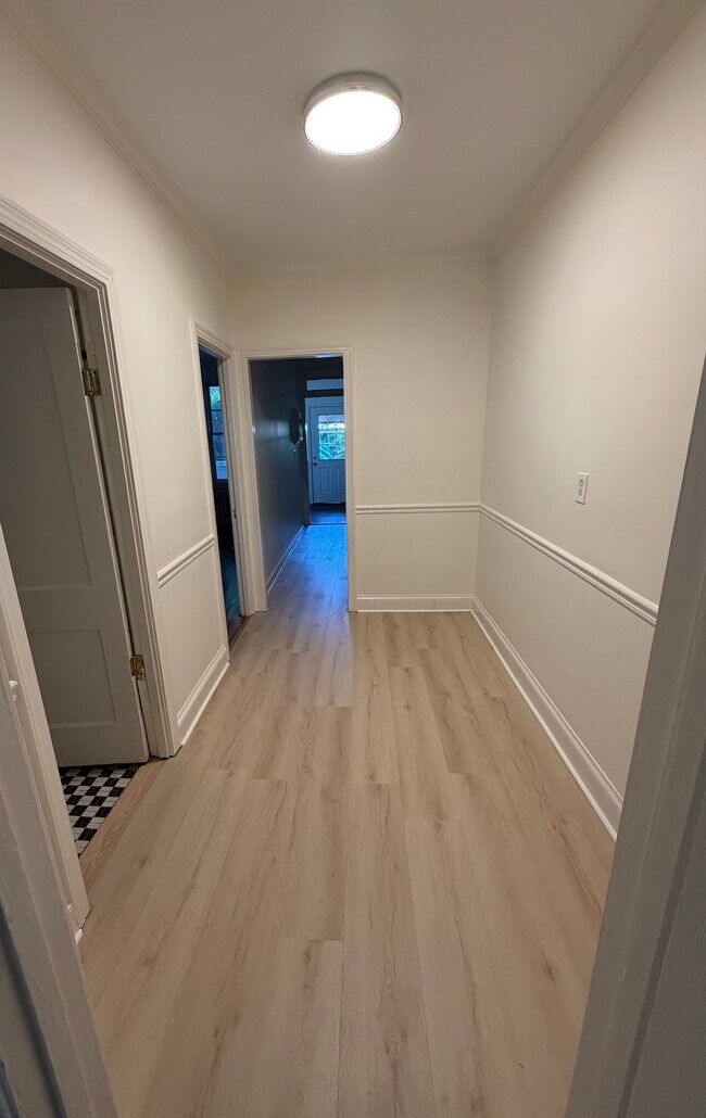 Hallway Nook - 4836 Reservoir Rd NW Unit 2