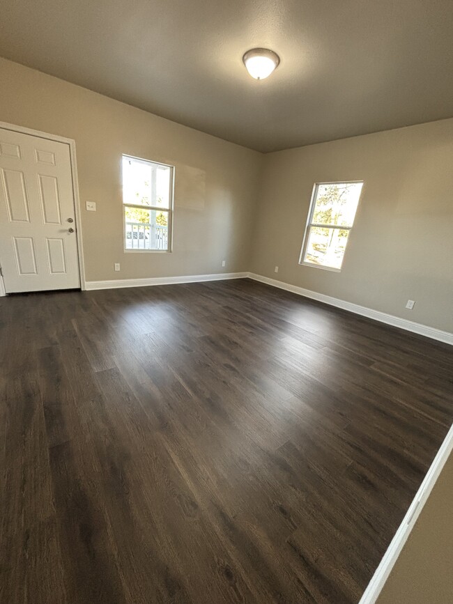 Photo - 307 Lister St