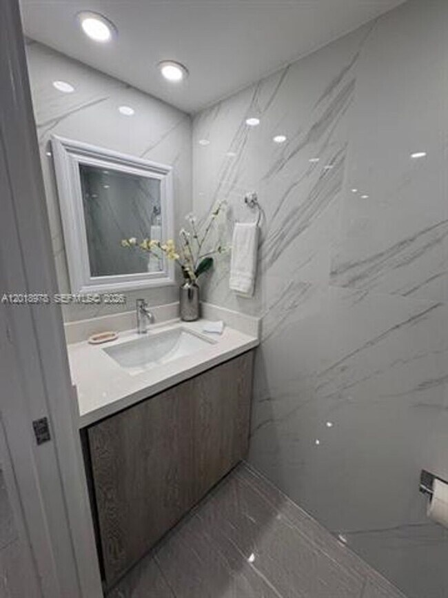 Photo - 1717 N Bayshore Dr Unit 1717 N Bayshore Dr # A-1542