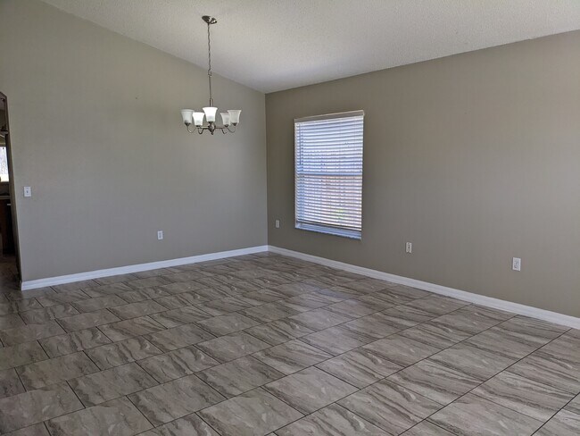 Photo - 246 Queen Mary Dr