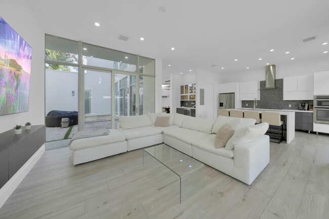 Building Photo - 5720 Coral Way Rental