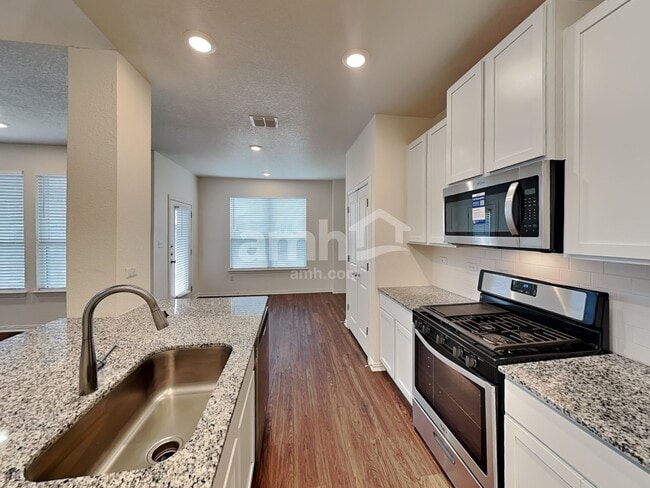 Photo - 2733 Meadowood Heights