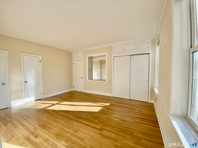 Photo - 268 College St Unit 2R
