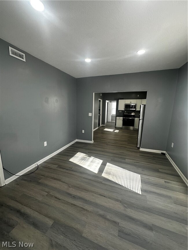 Photo - 3289 W 58th St