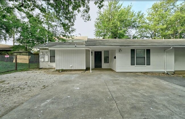 Photo - 2407 Winsted Ln