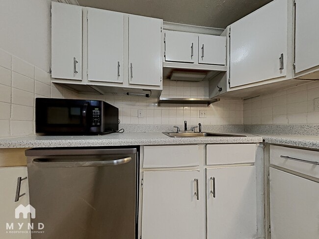 Photo - 7992 Shady Oak Trail