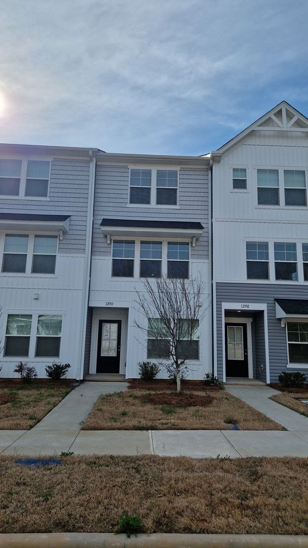 Building Photo - Brand New Townhome | 3 BR/3.5BA | 1-Car Garage | Near Downtown Mooresville
