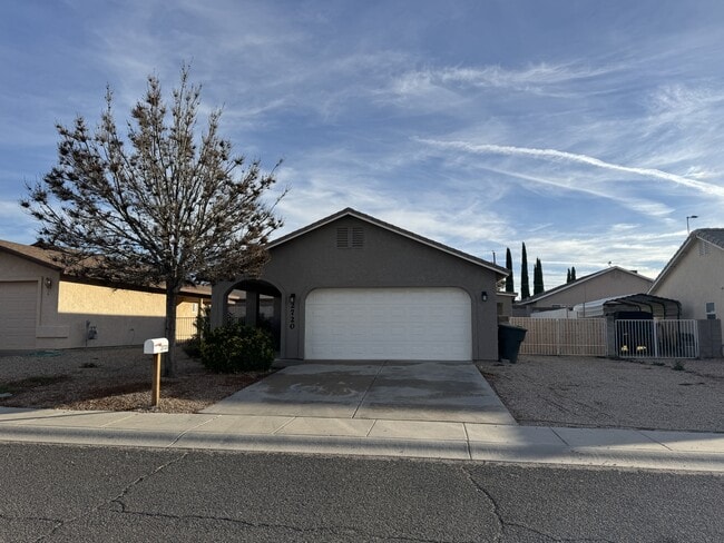 Building Photo - 2720 Superba Ave