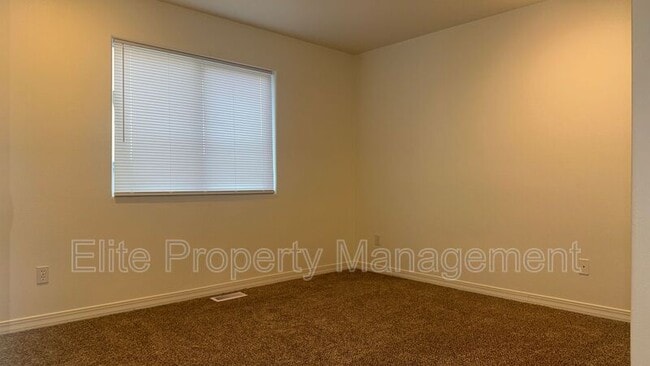 195 S Stardust Ct