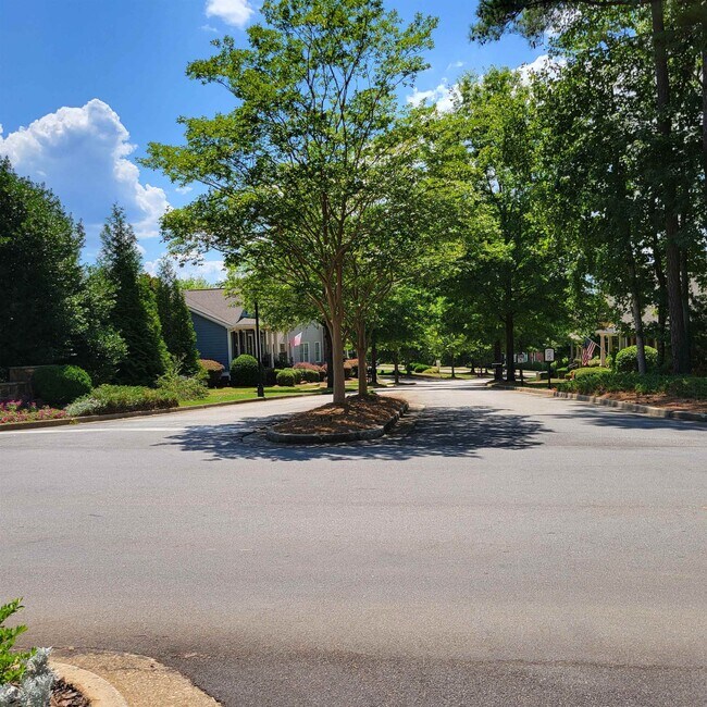 Photo - 1111 Surrey Ln