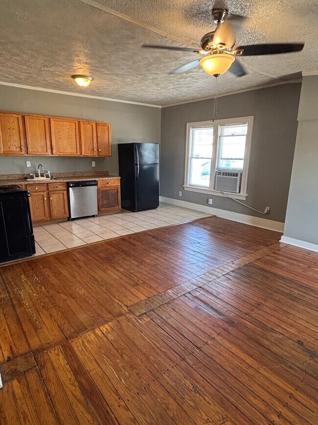 1116 S Gary Pl