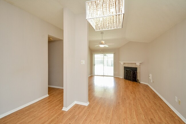 Photo - 1910 Crosscoach Ln