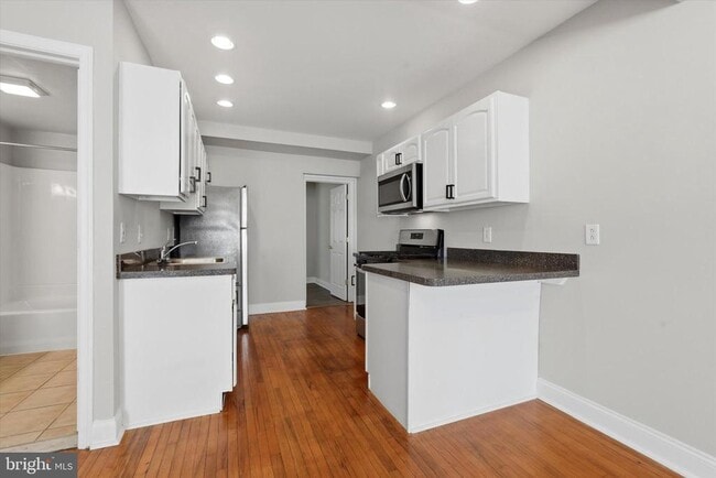 Photo - 400 Green Ln Unit 1