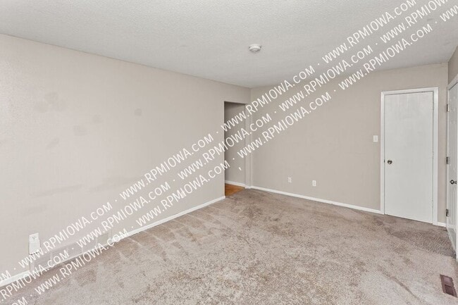 Photo - 1000 W Broadway St