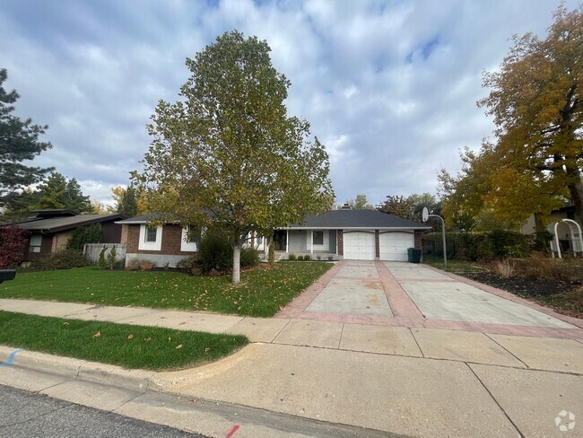 Building Photo - Cute 5 bed/3 bath home in Centerville